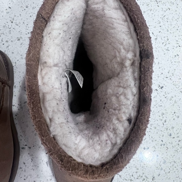 UGG Classic II Tan Boots Kids 12 VGUC - Picture 6 of 12